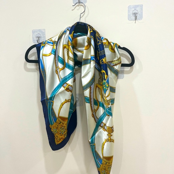 Elegant Scarf with Gold and Blue Accents - Picture 1 of 3